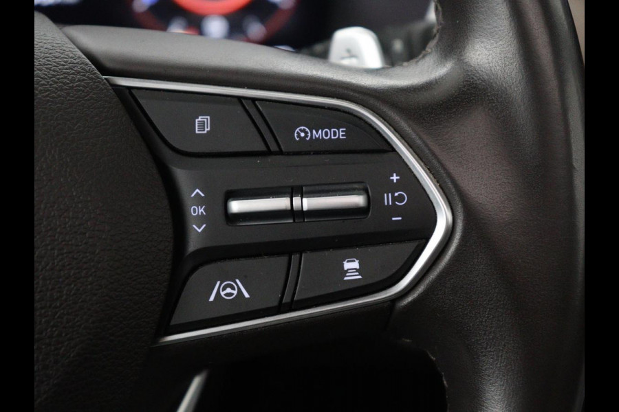 Hyundai Santa Fe 1.6 T-GDI HEV Comfort Smart Sky 7p | Panoramadak | Leder | Stoelverwarming | Adaptive cruise | Climate control | Carplay | Camera | Park assist | Trekhaak