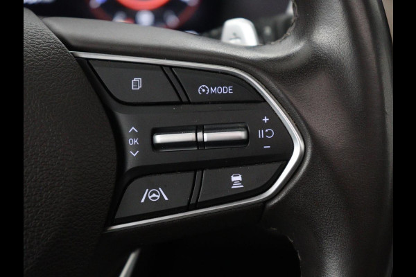 Hyundai Santa Fe 1.6 T-GDI HEV Comfort Smart Sky 7p | Panoramadak | Leder | Stoelverwarming | Adaptive cruise | Climate control | Carplay | Camera | Park assist | Trekhaak