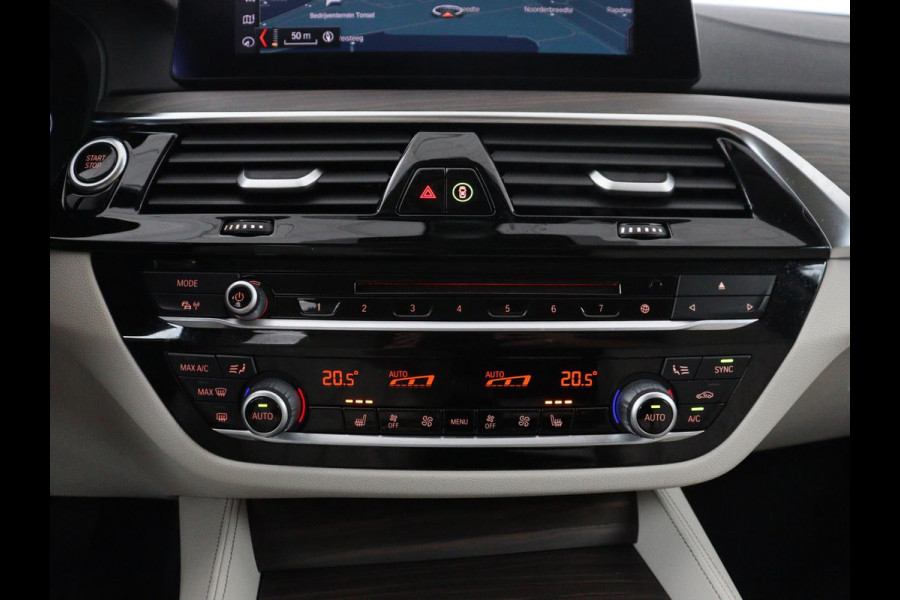 BMW 5 Serie 530e iPerformance High Executive | Leder | Elektrische stoelen | Stoelverwarming | Sfeerverlichting | Adaptive cruise | Carplay | Climate control | SOH 62,9 % | Camera | Park assist | PHEV