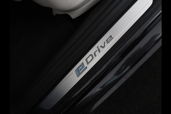 BMW 5 Serie 530e iPerformance High Executive | Leder | Elektrische stoelen | Stoelverwarming | Sfeerverlichting | Adaptive cruise | Carplay | Climate control | SOH 62,9 % | Camera | Park assist | PHEV