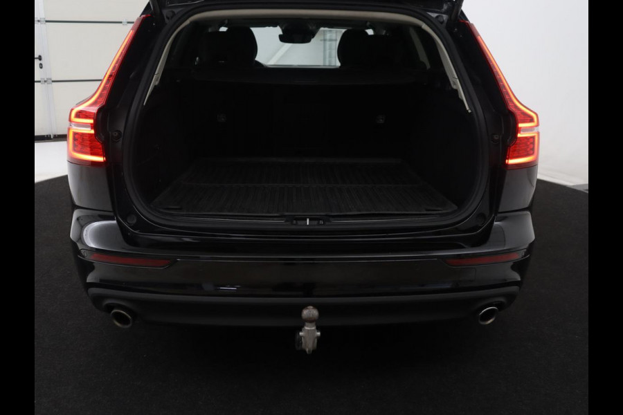 Volvo V60 2.0 B3 Momentum Business | Panoramadak | Cruise control | Stuur/stoel verwarming | Trekhaak | Head-up | Harman/Kardon | Climate control | Camera | Park assist
