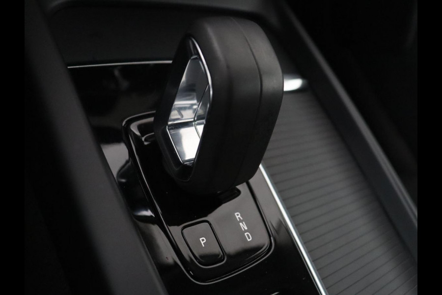 Volvo V60 2.0 B3 Momentum Business | Panoramadak | Cruise control | Stuur/stoel verwarming | Trekhaak | Head-up | Harman/Kardon | Climate control | Camera | Park assist