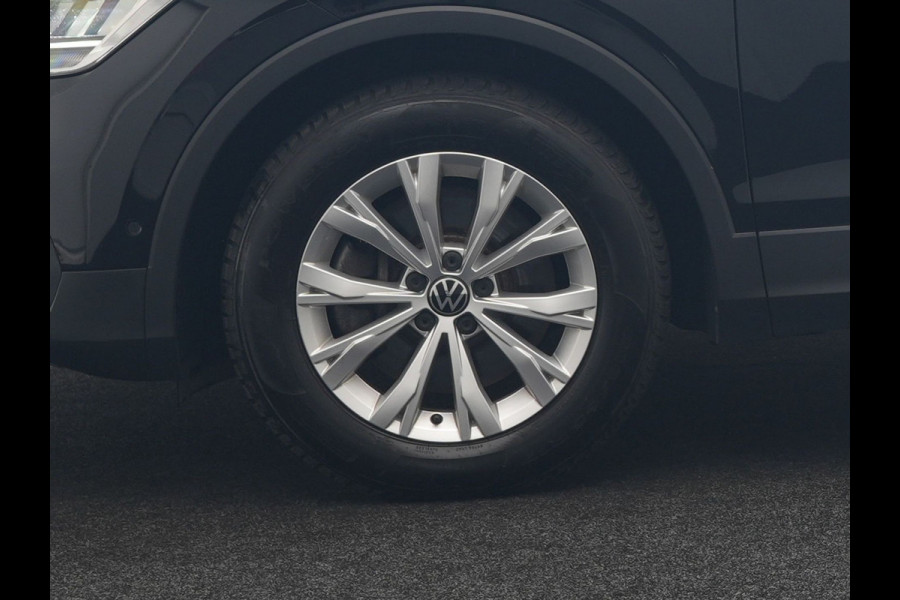 Volkswagen Tiguan 1.4 TSI eHybrid PHEV 245pk Dealer O.H. | SOH 92,8% | Trekhaak Af Fabriek | Panodak | Adaptive Cruise | Sportstoelen & Stuur Verwarmd | Sfeerverlichting | BLIS | Apple Carplay | Navigatie | DAB | Plug In Hybrid |