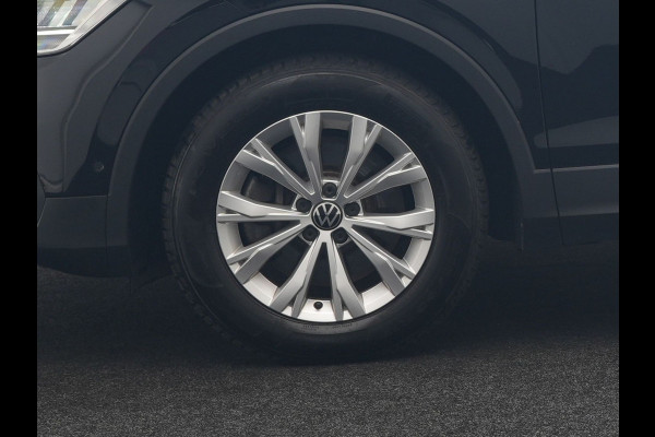 Volkswagen Tiguan 1.4 TSI eHybrid PHEV 245pk Dealer O.H. | SOH 92,8% | Trekhaak Af Fabriek | Panodak | Adaptive Cruise | Sportstoelen & Stuur Verwarmd | Sfeerverlichting | BLIS | Apple Carplay | Navigatie | DAB | Plug In Hybrid |