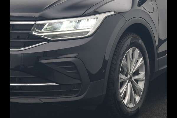 Volkswagen Tiguan 1.4 TSI eHybrid PHEV 245pk Dealer O.H. | SOH 92,8% | Trekhaak Af Fabriek | Panodak | Adaptive Cruise | Sportstoelen & Stuur Verwarmd | Sfeerverlichting | BLIS | Apple Carplay | Navigatie | DAB | Plug In Hybrid |