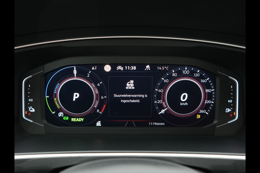 Volkswagen Tiguan 1.4 TSI eHybrid PHEV 245pk Dealer O.H. | SOH 92,8% | Trekhaak Af Fabriek | Panodak | Adaptive Cruise | Sportstoelen & Stuur Verwarmd | Sfeerverlichting | BLIS | Apple Carplay | Navigatie | DAB | Plug In Hybrid |