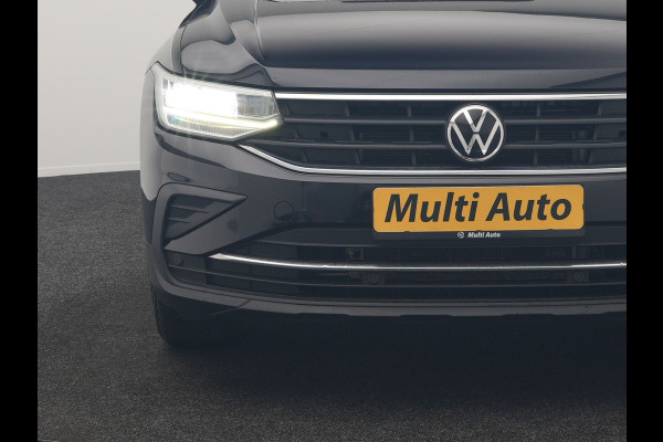 Volkswagen Tiguan 1.4 TSI eHybrid PHEV 245pk Dealer O.H. | SOH 92,8% | Trekhaak Af Fabriek | Panodak | Adaptive Cruise | Sportstoelen & Stuur Verwarmd | Sfeerverlichting | BLIS | Apple Carplay | Navigatie | DAB | Plug In Hybrid |