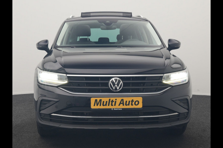 Volkswagen Tiguan 1.4 TSI eHybrid PHEV 245pk Dealer O.H. | SOH 92,8% | Trekhaak Af Fabriek | Panodak | Adaptive Cruise | Sportstoelen & Stuur Verwarmd | Sfeerverlichting | BLIS | Apple Carplay | Navigatie | DAB | Plug In Hybrid |