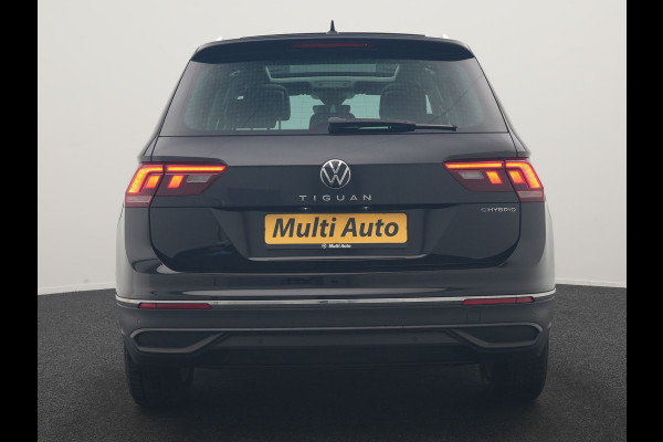Volkswagen Tiguan 1.4 TSI eHybrid PHEV 245pk Dealer O.H. | SOH 92,8% | Trekhaak Af Fabriek | Panodak | Adaptive Cruise | Sportstoelen & Stuur Verwarmd | Sfeerverlichting | BLIS | Apple Carplay | Navigatie | DAB | Plug In Hybrid |