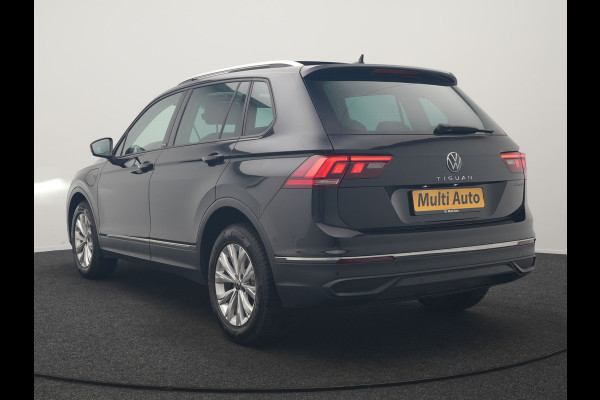 Volkswagen Tiguan 1.4 TSI eHybrid PHEV 245pk Dealer O.H. | SOH 92,8% | Trekhaak Af Fabriek | Panodak | Adaptive Cruise | Sportstoelen & Stuur Verwarmd | Sfeerverlichting | BLIS | Apple Carplay | Navigatie | DAB | Plug In Hybrid |