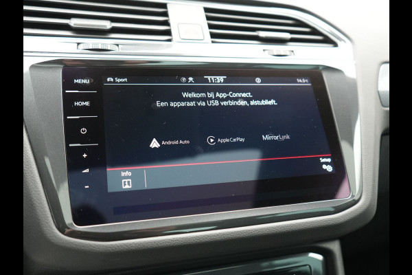 Volkswagen Tiguan 1.4 TSI eHybrid PHEV 245pk Dealer O.H. | SOH 92,8% | Trekhaak Af Fabriek | Panodak | Adaptive Cruise | Sportstoelen & Stuur Verwarmd | Sfeerverlichting | BLIS | Apple Carplay | Navigatie | DAB | Plug In Hybrid |