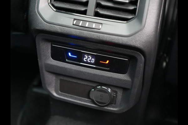 Volkswagen Tiguan 1.4 TSI eHybrid PHEV 245pk Dealer O.H. | SOH 92,8% | Trekhaak Af Fabriek | Panodak | Adaptive Cruise | Sportstoelen & Stuur Verwarmd | Sfeerverlichting | BLIS | Apple Carplay | Navigatie | DAB | Plug In Hybrid |