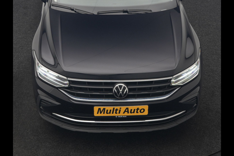 Volkswagen Tiguan 1.4 TSI eHybrid PHEV 245pk Dealer O.H. | SOH 92,8% | Trekhaak Af Fabriek | Panodak | Adaptive Cruise | Sportstoelen & Stuur Verwarmd | Sfeerverlichting | BLIS | Apple Carplay | Navigatie | DAB | Plug In Hybrid |