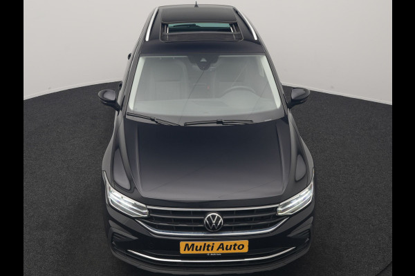 Volkswagen Tiguan 1.4 TSI eHybrid PHEV 245pk Dealer O.H. | SOH 92,8% | Trekhaak Af Fabriek | Panodak | Adaptive Cruise | Sportstoelen & Stuur Verwarmd | Sfeerverlichting | BLIS | Apple Carplay | Navigatie | DAB | Plug In Hybrid |