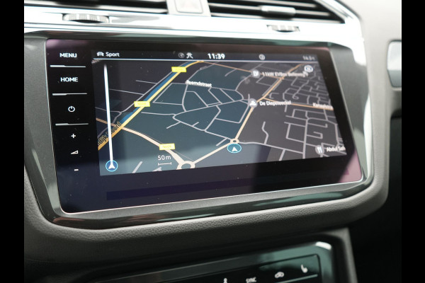 Volkswagen Tiguan 1.4 TSI eHybrid PHEV 245pk Dealer O.H. | SOH 92,8% | Trekhaak Af Fabriek | Panodak | Adaptive Cruise | Sportstoelen & Stuur Verwarmd | Sfeerverlichting | BLIS | Apple Carplay | Navigatie | DAB | Plug In Hybrid |