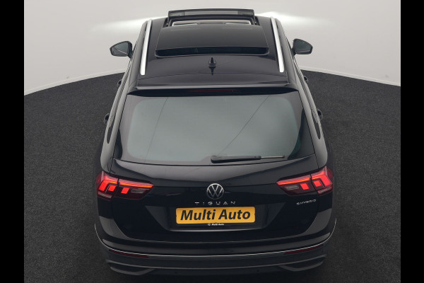 Volkswagen Tiguan 1.4 TSI eHybrid PHEV 245pk Dealer O.H. | SOH 92,8% | Trekhaak Af Fabriek | Panodak | Adaptive Cruise | Sportstoelen & Stuur Verwarmd | Sfeerverlichting | BLIS | Apple Carplay | Navigatie | DAB | Plug In Hybrid |