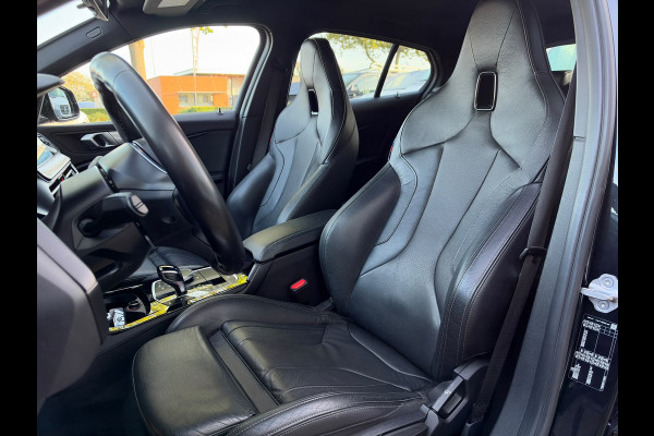 BMW 1-serie 118i Executive Edition | M Pakket | Sfeerverlichting | Apple Carplay | Leder