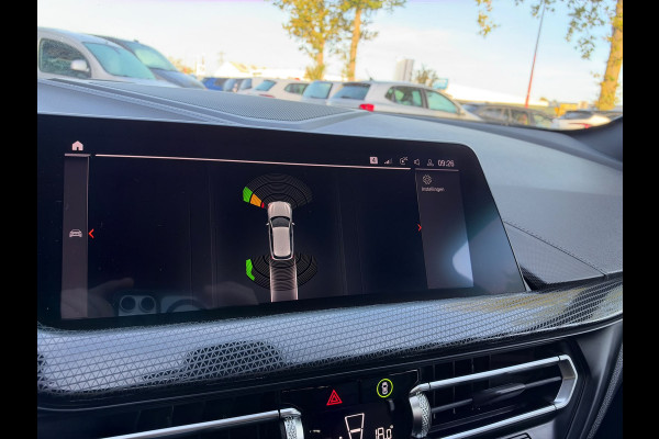 BMW 1-serie 118i Executive Edition | M Pakket | Sfeerverlichting | Apple Carplay | Leder