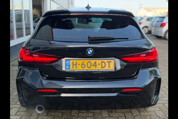 BMW 1-serie 118i Executive Edition | M Pakket | Sfeerverlichting | Apple Carplay | Leder
