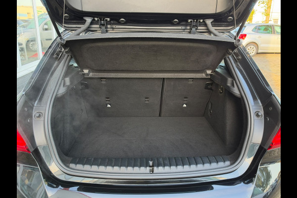 BMW 1-serie 118i Executive Edition | M Pakket | Sfeerverlichting | Apple Carplay | Leder