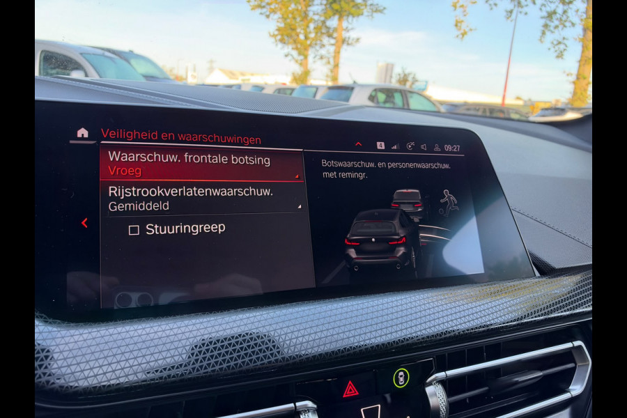BMW 1-serie 118i Executive Edition | M Pakket | Sfeerverlichting | Apple Carplay | Leder