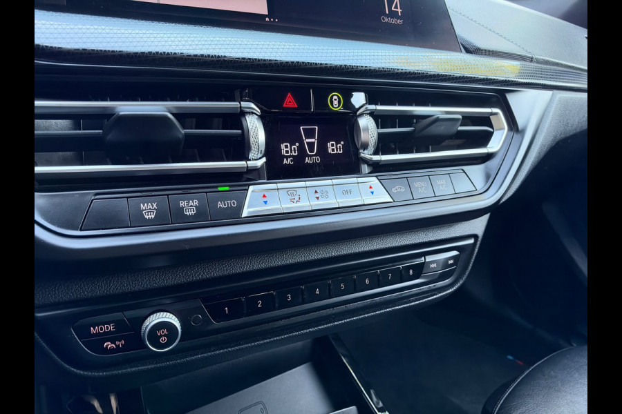 BMW 1-serie 118i Executive Edition | M Pakket | Sfeerverlichting | Apple Carplay | Leder