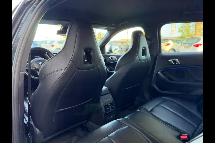 BMW 1-serie 118i Executive Edition | M Pakket | Sfeerverlichting | Apple Carplay | Leder