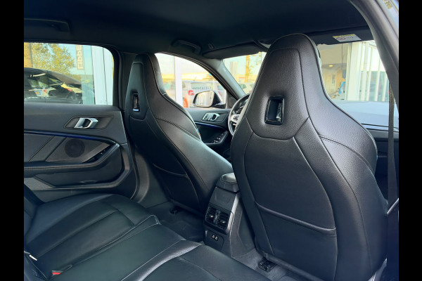 BMW 1-serie 118i Executive Edition | M Pakket | Sfeerverlichting | Apple Carplay | Leder