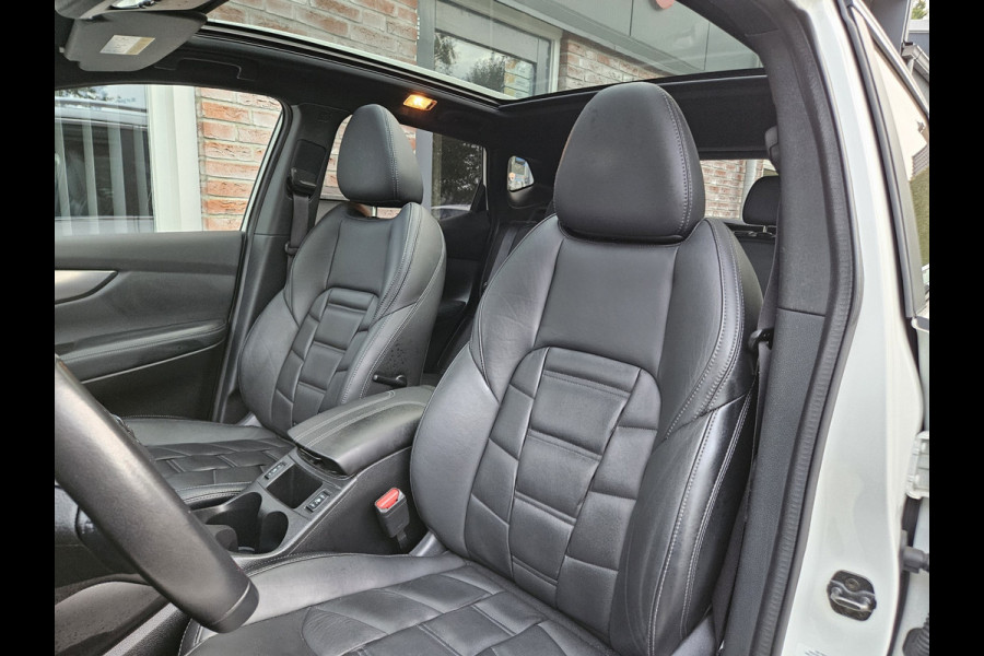 Nissan QASHQAI 1.3 DIG-T Tekna + Trekhaak! Leer! Camera! Panoramadak! 140PK! Mooie/Nette Auto!