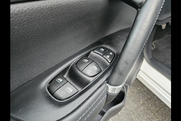 Nissan QASHQAI 1.3 DIG-T Tekna + Trekhaak! Leer! Camera! Panoramadak! 140PK! Mooie/Nette Auto!