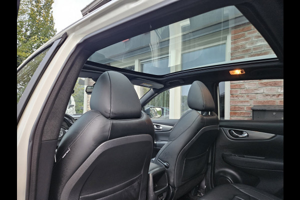 Nissan QASHQAI 1.3 DIG-T Tekna + Trekhaak! Leer! Camera! Panoramadak! 140PK! Mooie/Nette Auto!