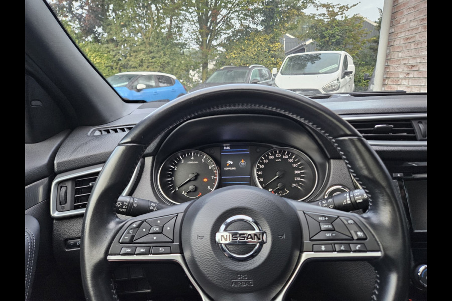 Nissan QASHQAI 1.3 DIG-T Tekna + Trekhaak! Leer! Camera! Panoramadak! 140PK! Mooie/Nette Auto!