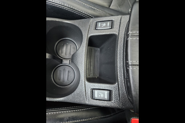Nissan QASHQAI 1.3 DIG-T Tekna + Trekhaak! Leer! Camera! Panoramadak! 140PK! Mooie/Nette Auto!