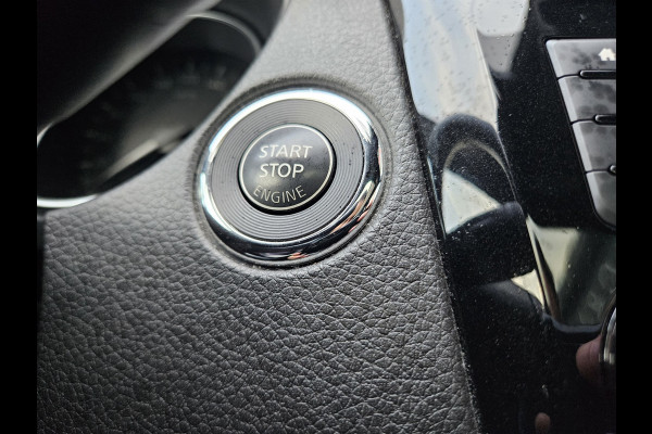 Nissan QASHQAI 1.3 DIG-T Tekna + Trekhaak! Leer! Camera! Panoramadak! 140PK! Mooie/Nette Auto!