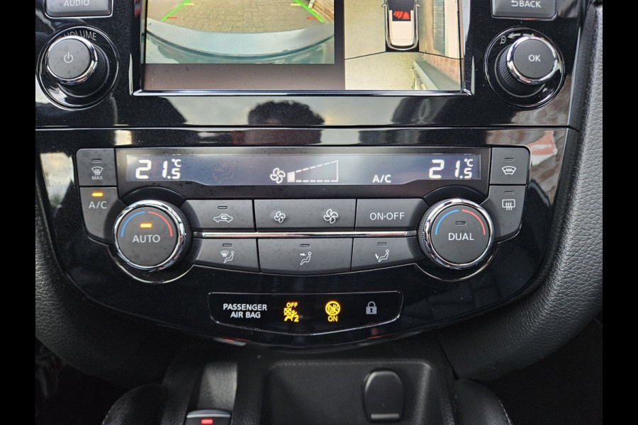 Nissan QASHQAI 1.3 DIG-T Tekna + Trekhaak! Leer! Camera! Panoramadak! 140PK! Mooie/Nette Auto!