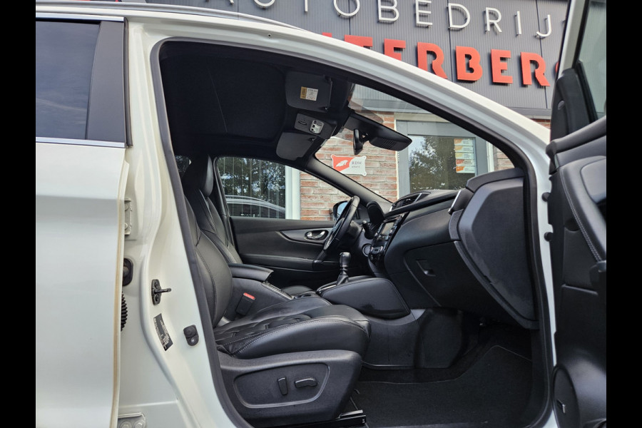 Nissan QASHQAI 1.3 DIG-T Tekna + Trekhaak! Leer! Camera! Panoramadak! 140PK! Mooie/Nette Auto!