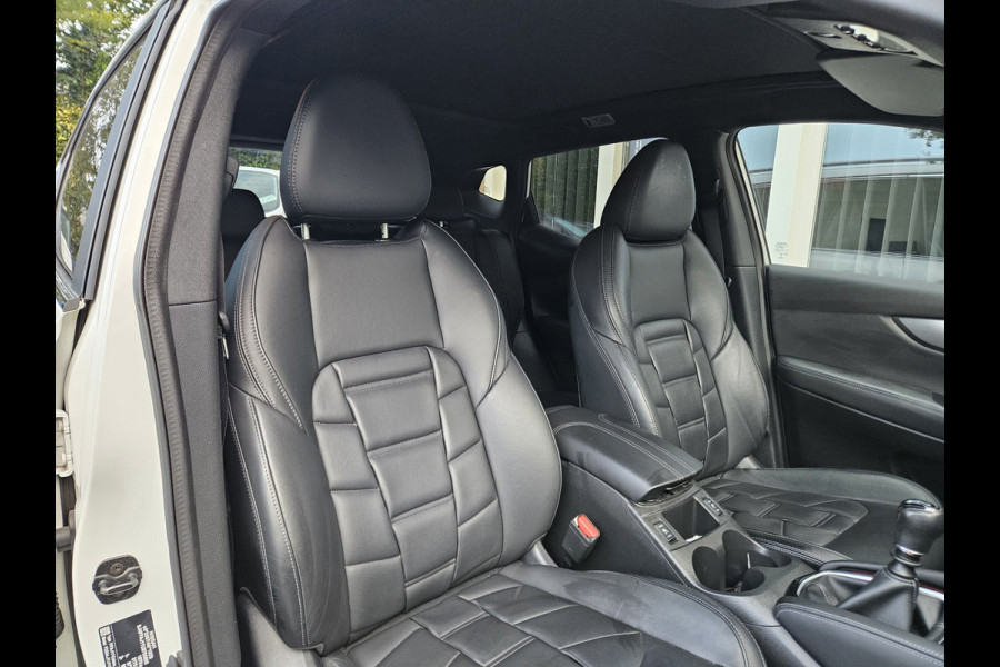 Nissan QASHQAI 1.3 DIG-T Tekna + Trekhaak! Leer! Camera! Panoramadak! 140PK! Mooie/Nette Auto!