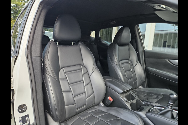 Nissan QASHQAI 1.3 DIG-T Tekna + Trekhaak! Leer! Camera! Panoramadak! 140PK! Mooie/Nette Auto!