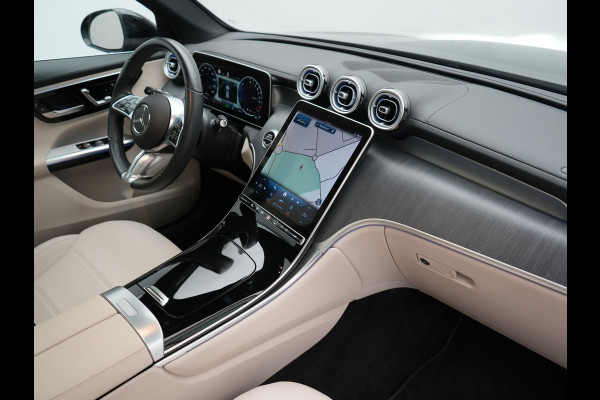 Mercedes-Benz GLC 300e 4MATIC Luxury Line PHEV Long Range 313pk Dealer O.H. | Trekhaak af Fabriek | Panodak | Sfeerverlichting | BLIS | Lederen Sportstoelen Memory & Verwarmd | Apple Carplay | Cruise Control | Navigatie | DAB | Virtual | Plug In Hybrid |
