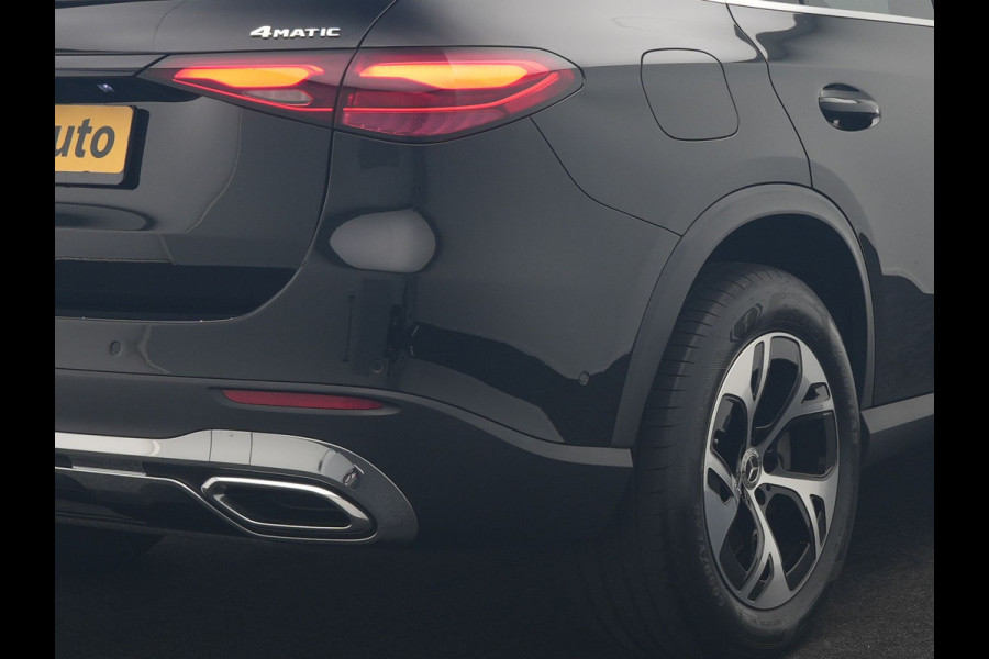 Mercedes-Benz GLC 300e 4MATIC Luxury Line PHEV Long Range 313pk Dealer O.H. | Trekhaak af Fabriek | Panodak | Sfeerverlichting | BLIS | Lederen Sportstoelen Memory & Verwarmd | Apple Carplay | Cruise Control | Navigatie | DAB | Virtual | Plug In Hybrid |