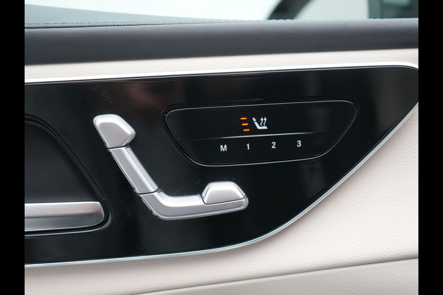 Mercedes-Benz GLC 300e 4MATIC Luxury Line PHEV Long Range 313pk Dealer O.H. | Trekhaak af Fabriek | Panodak | Sfeerverlichting | BLIS | Lederen Sportstoelen Memory & Verwarmd | Apple Carplay | Cruise Control | Navigatie | DAB | Virtual | Plug In Hybrid |