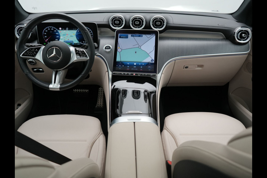 Mercedes-Benz GLC 300e 4MATIC Luxury Line PHEV Long Range 313pk Dealer O.H. | Trekhaak af Fabriek | Panodak | Sfeerverlichting | BLIS | Lederen Sportstoelen Memory & Verwarmd | Apple Carplay | Cruise Control | Navigatie | DAB | Virtual | Plug In Hybrid |
