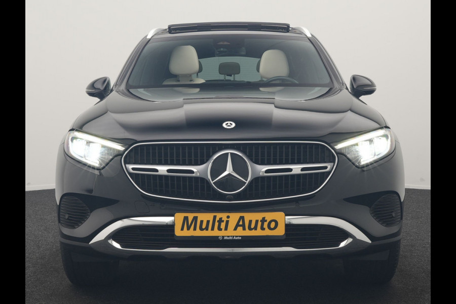 Mercedes-Benz GLC 300e 4MATIC Luxury Line PHEV Long Range 313pk Dealer O.H. | Trekhaak af Fabriek | Panodak | Sfeerverlichting | BLIS | Lederen Sportstoelen Memory & Verwarmd | Apple Carplay | Cruise Control | Navigatie | DAB | Virtual | Plug In Hybrid |