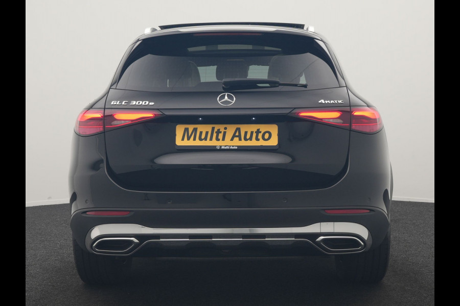 Mercedes-Benz GLC 300e 4MATIC Luxury Line PHEV Long Range 313pk Dealer O.H. | Trekhaak af Fabriek | Panodak | Sfeerverlichting | BLIS | Lederen Sportstoelen Memory & Verwarmd | Apple Carplay | Cruise Control | Navigatie | DAB | Virtual | Plug In Hybrid |