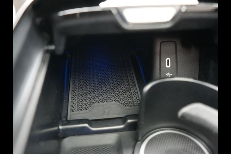Mercedes-Benz GLC 300e 4MATIC Luxury Line PHEV Long Range 313pk Dealer O.H. | Trekhaak af Fabriek | Panodak | Sfeerverlichting | BLIS | Lederen Sportstoelen Memory & Verwarmd | Apple Carplay | Cruise Control | Navigatie | DAB | Virtual | Plug In Hybrid |