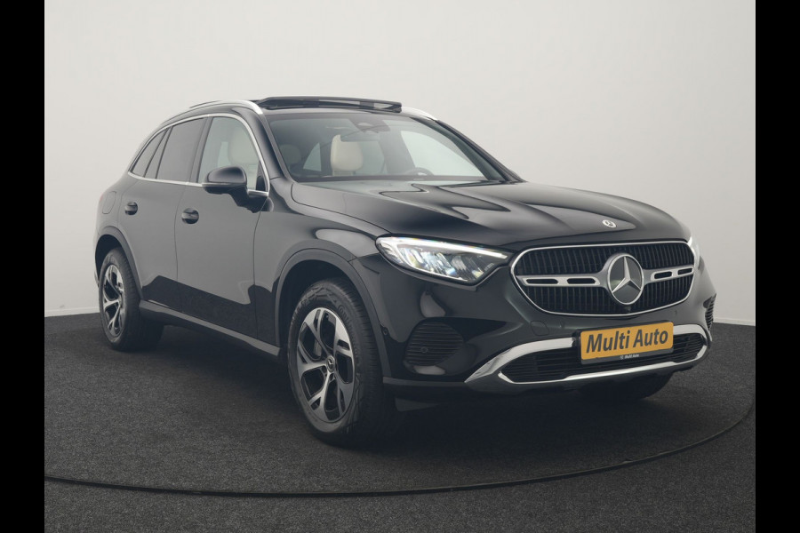 Mercedes-Benz GLC 300e 4MATIC Luxury Line PHEV Long Range 313pk Dealer O.H. | Trekhaak af Fabriek | Panodak | Sfeerverlichting | BLIS | Lederen Sportstoelen Memory & Verwarmd | Apple Carplay | Cruise Control | Navigatie | DAB | Virtual | Plug In Hybrid |