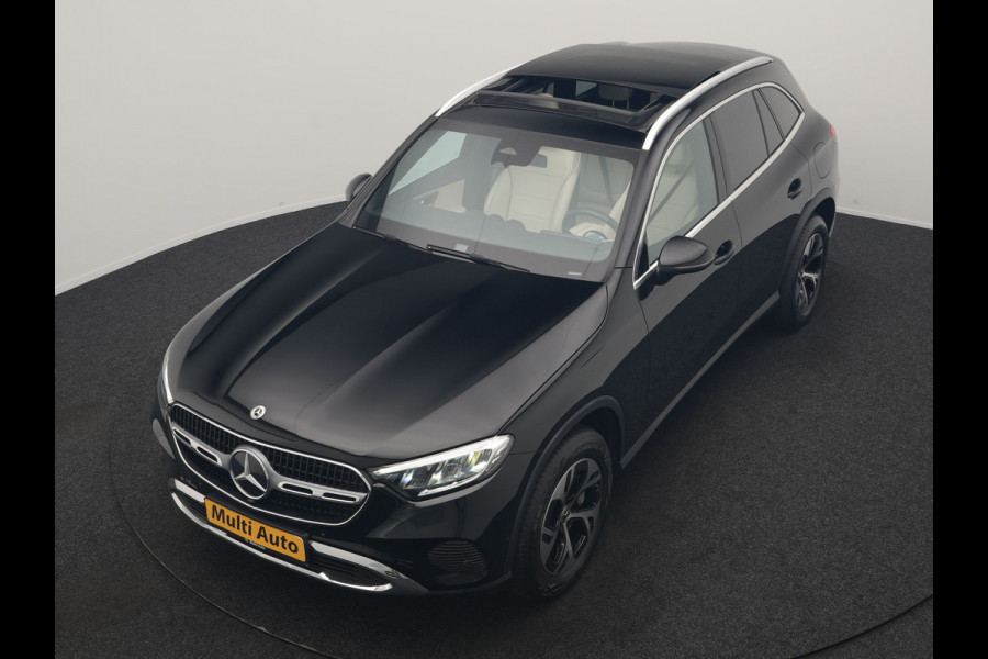 Mercedes-Benz GLC 300e 4MATIC Luxury Line PHEV Long Range 313pk Dealer O.H. | Trekhaak af Fabriek | Panodak | Sfeerverlichting | BLIS | Lederen Sportstoelen Memory & Verwarmd | Apple Carplay | Cruise Control | Navigatie | DAB | Virtual | Plug In Hybrid |