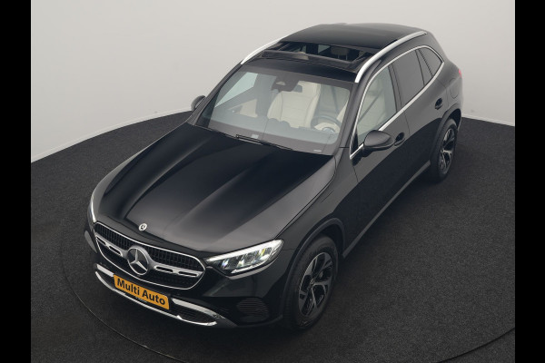 Mercedes-Benz GLC 300e 4MATIC Luxury Line PHEV Long Range 313pk Dealer O.H. | Trekhaak af Fabriek | Panodak | Sfeerverlichting | BLIS | Lederen Sportstoelen Memory & Verwarmd | Apple Carplay | Cruise Control | Navigatie | DAB | Virtual | Plug In Hybrid |