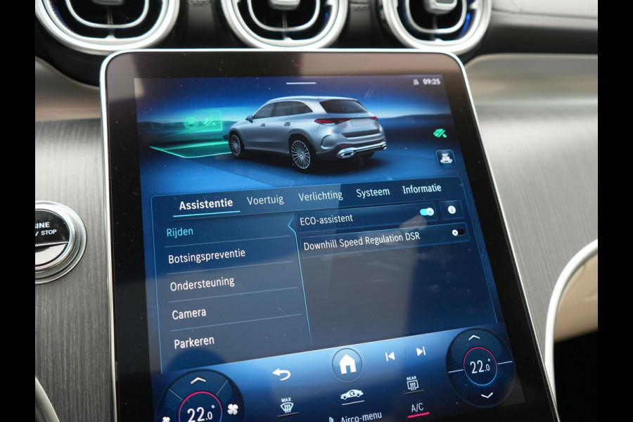 Mercedes-Benz GLC 300e 4MATIC Luxury Line PHEV Long Range 313pk Dealer O.H. | Trekhaak af Fabriek | Panodak | Sfeerverlichting | BLIS | Lederen Sportstoelen Memory & Verwarmd | Apple Carplay | Cruise Control | Navigatie | DAB | Virtual | Plug In Hybrid |