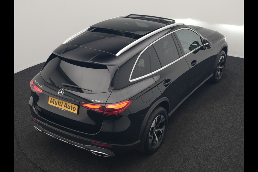 Mercedes-Benz GLC 300e 4MATIC Luxury Line PHEV Long Range 313pk Dealer O.H. | Trekhaak af Fabriek | Panodak | Sfeerverlichting | BLIS | Lederen Sportstoelen Memory & Verwarmd | Apple Carplay | Cruise Control | Navigatie | DAB | Virtual | Plug In Hybrid |